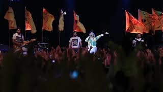 Marília Mendonça canta “Passa Mal” no Recife