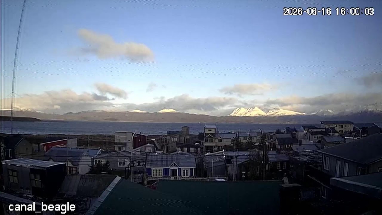 Live webcam view of Panorama del Canal Beagle sobre los tejados