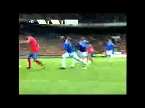 David Villa Missed (David Villa nie trafia do pustej bramki)