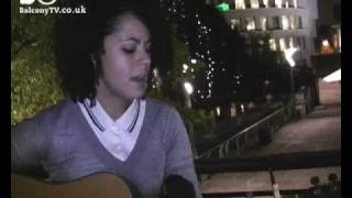 KERRY LEATHAM - RUN DRY (BalconyTV)