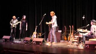 Hayes Carll and Aubrie Sellers ~ Love Don&#39;t Let Me Down