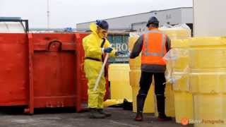 preview picture of video 'Opruimwerkzaamheden bij het afgebrande bedrijf ELD in Oosterhout (2013-06-26)'