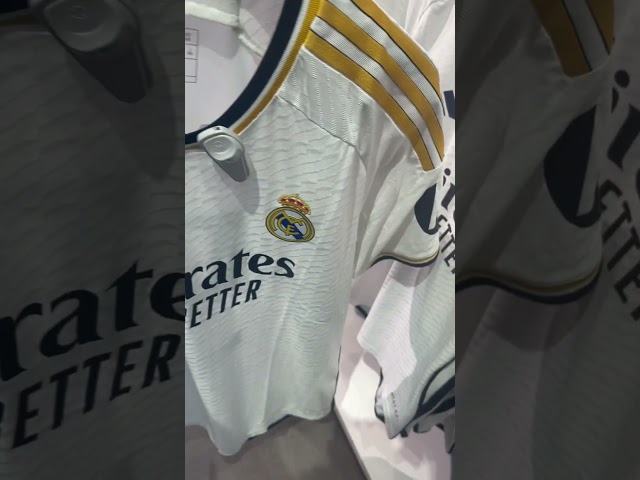 Vídeo relacionado con Camiseta Blanca - Real Madrid CF Logo 1902 - Official Licensed Product - Talla M