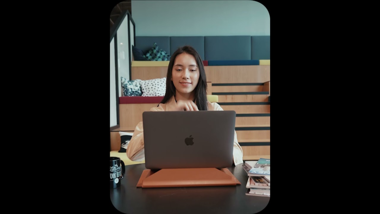 Чехол Uniq OSLO LAPTOP SLEEVE WITH FOLDABLE STAND (UP TO 14) - NAVY BLUE (UNIQ-OSLO(14)-NAVYBLUE) video preview