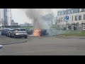 Auto in brand op Rotterdam-Zuid (Beeld: Peter Kanselaar)