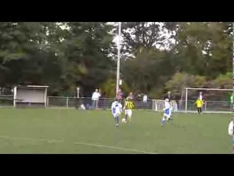 Dvc f1 v.s Wippolder F4 21-09-2013 Dilano de bruijn maakt een mooie doelpunt.