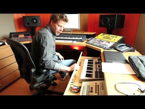 Ferry Corsten WKNDR Episode 27: Not Coming Down studio session