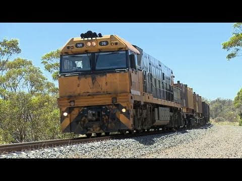 Steelink Freight Train approaching Gheringhap - Trains in Australia