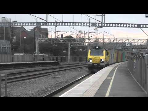 (HD) Freightliner 70011 STORMS Through Tamworth With Thrash & Horns Working 4L92!