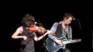 Mary Gauthier - I drink (live at East Grinstead on 28 April 2011)