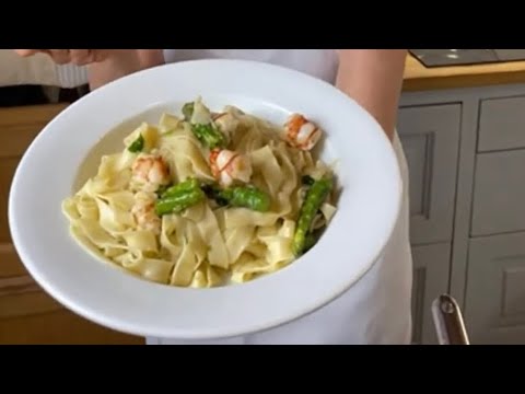 Tagliatelle fatte in casa asparagi e gamberi #live #tagliatelle