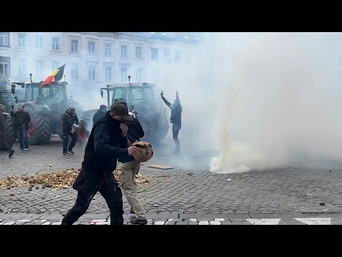Video | Farmers clash with police outside European Parliament amid protest against EU-Mercosur deal | AFP