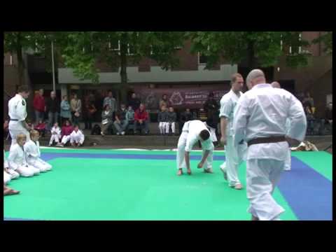 Muramachi Kyokushin - Breaking test demonstration - Hanshi Tom Eikmans 8th dan
