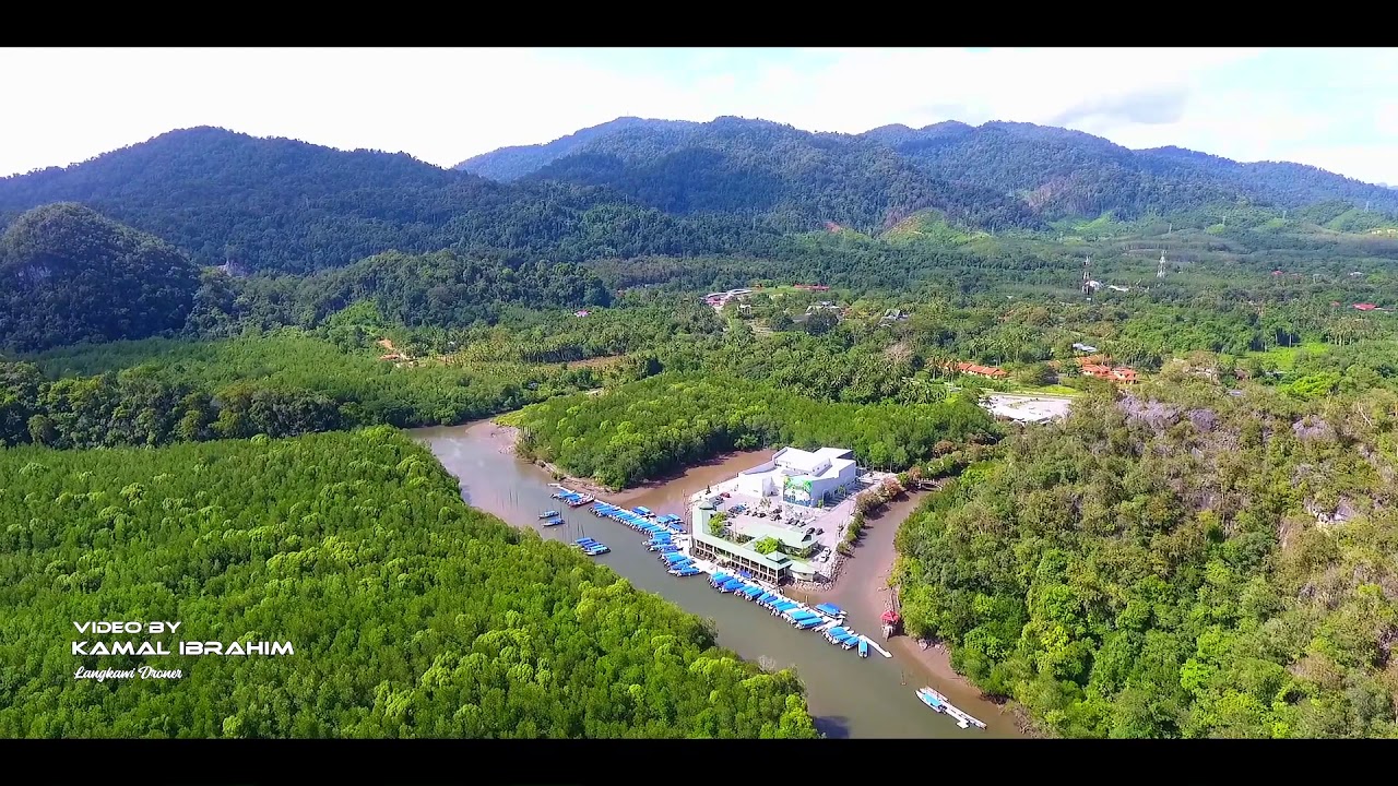 Discover Langkawi’s Kilim Karst Geoforest Park with its scenic rivers, caves, and natural beauty!