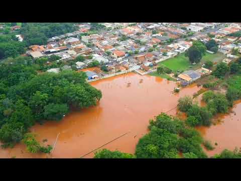 Forte chuva causa alagamento em Maracaí-SP