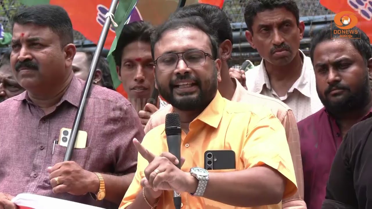 കേരള PSC പരീക്ഷാ വിവാദം: പറവൂരിൽ വി.ഡി. സതീശന്റെ ഓഫീസില?