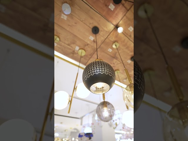 علاقي اسود كرة بكوع ذهبي