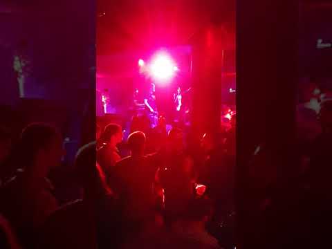 Tina Zvezdanović i Vukašin Vuković - Kraljica trotoara Tarapana uživo