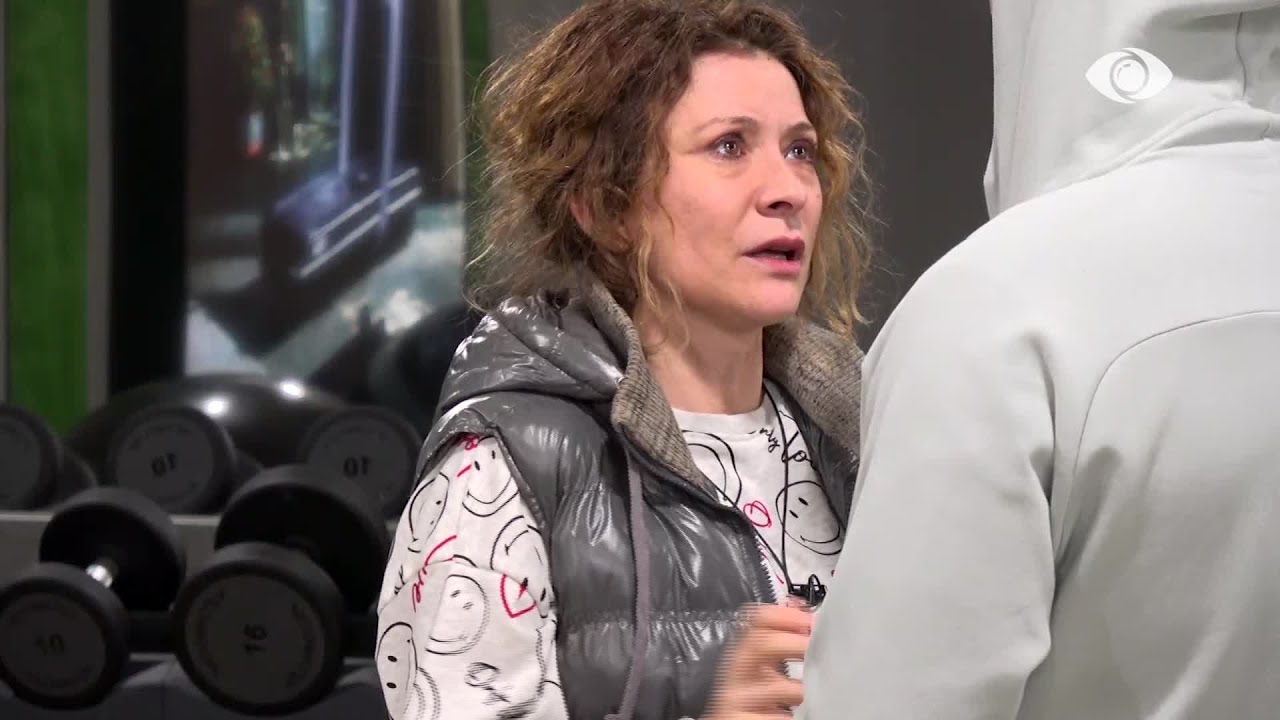 “Fle me rob të tjerë, zgjohem me rob të tjerë”/ Përlotet Egla, Romeo e ngushëllon