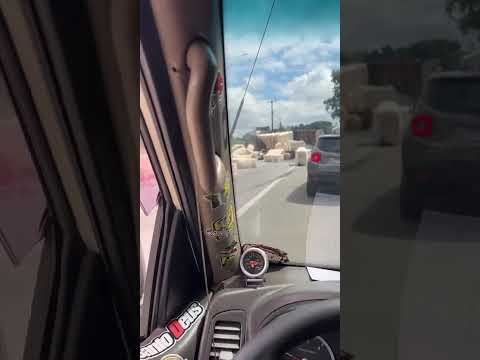 CARRETA TOMBA NA BR 116 SENTIDO SUL KM 290 ITAPECERICA DA SERRA