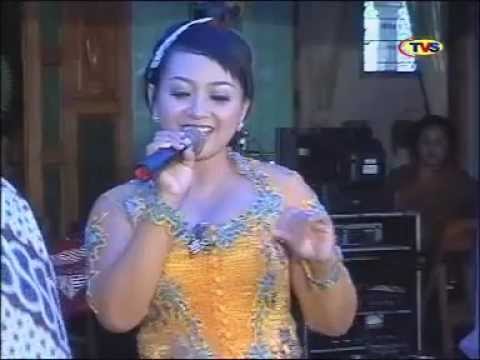 Lia Hapsari - Andeca Andeci