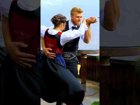 Volksmusik vom Feinsten! 🎶 Die ZILLERTALER SPITZBUAM mit 'Stuaschlegl Seppal isch heit do' 🍻🎺