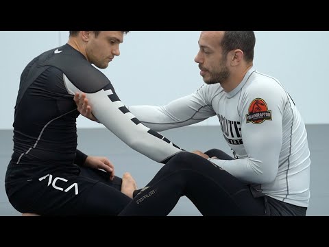 Arm Drag (Seated Guard)