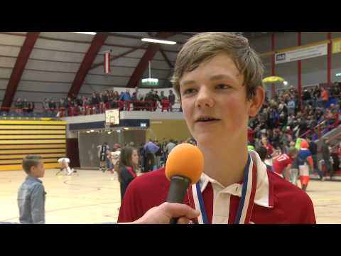 De zaaltitel van Kampong jongens C1