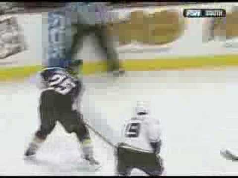 Shane Hnidy vs. Jerred Smithson, December 08, 2007 - Anaheim Ducks vs ...