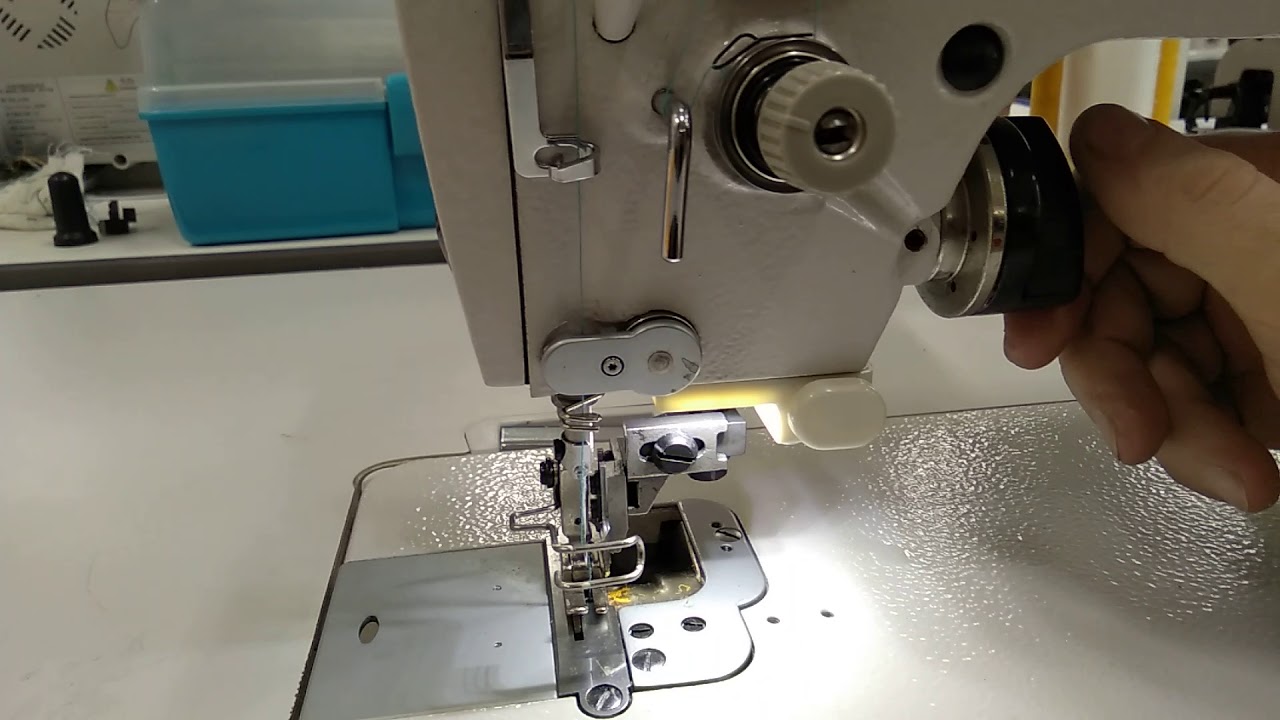 Прямострочная швейная машина с ножом обрезки края материала Aurora A-7510 (автоматические функции)