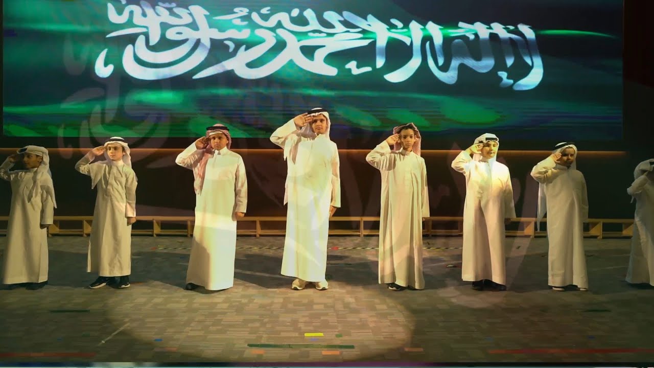 وطنٌ بحجم عيوننا نحياه، وسلامه بالحبِّ قلناه،