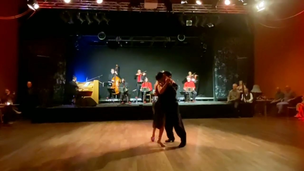 Show Pablo Nievas y Flor Fraschina con “La Juan Darienzo orquesta”