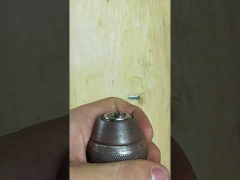 O segredo dos profissionais pra tirar parafuso sem cabeça #DIYTools #parafuso #truque #ferramenta