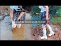 1 Girl Wearing New White Boots On Adventure Got Stuck In Mud