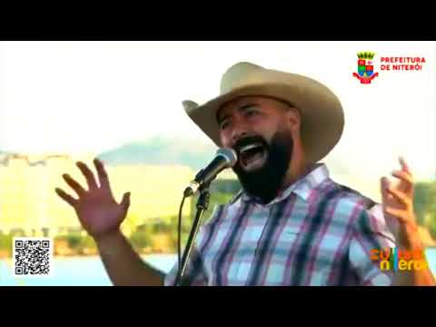 Bloody Mary + Eduardo Camacho + Elvis = Burning Love