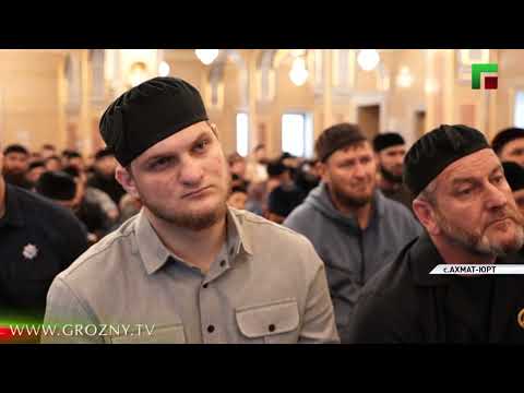 Глава ЧР совершил рузбу в мечети имени Абдулхамида Кадырова в Ахмат Юрте