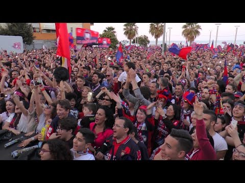 una folla infinitA per abbracciare la squadra, il video