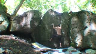 preview picture of video 'Niagara Glen Bouldering Fall 2013 - Foot Fetish (V3)'