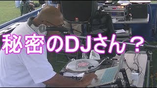 子供に大人気のスペシャルDJキーボさんの技　フォールフェスティバル   (マラソン ギャラリーの歓声入り）