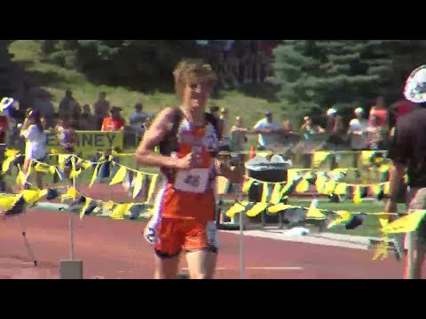 Cambridge's Carson Trompke wins Class D boys 1600m state title