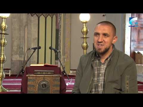 Hoxha i emocionuar flet për mbylljen e xhamive: U detyrova t’ua mbyll dyert besimtarëve