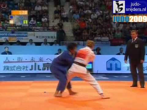 Judo 2009 Rotterdam: Hongmei He (CHN) - Kitty Bravik (NED) [-52kg].