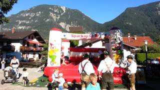 preview picture of video 'Dorffest Farchant 2012 - Kinderhüpfburg'