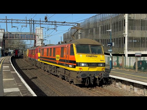 London Overground 378225 heads back to London + freight & ex DB 90040 at Runcorn (22/2/25)