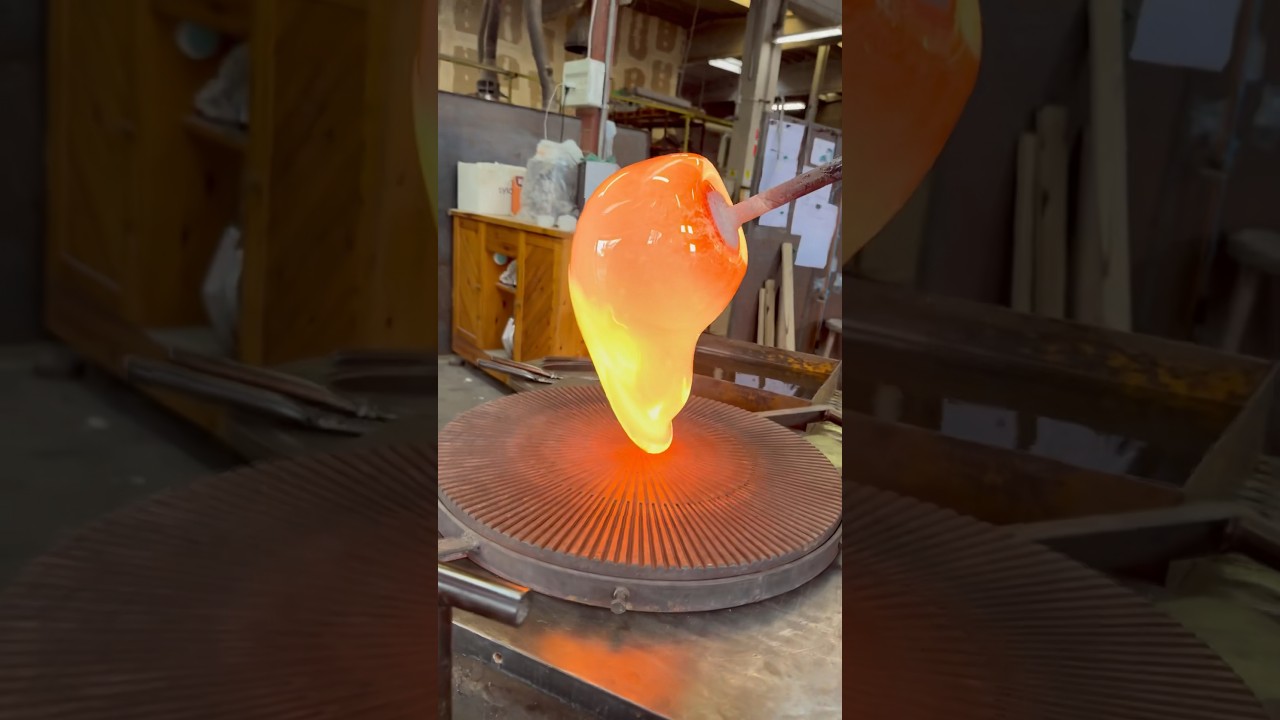 Delicious Lava?!?! Sylcom Light crafting Murano glass #Italy 🇮🇹 #glass #satisfying #skibiditoilet