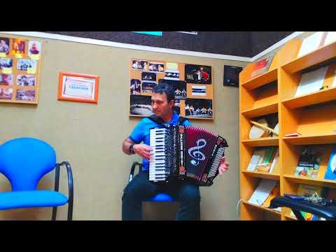 Princesa del acordeón , Ballone Burini 34 teclas  96 bajos ,  4° y 5 ° , afinación Musette