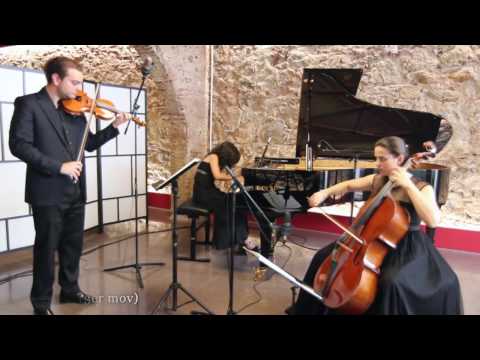 Trio Artis Barcelona plays Mendelssohn, Piazzolla, Cassado