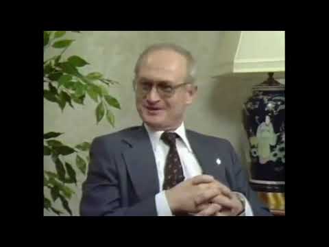 Yuri Bezmenov on useful idiots and brainwashing KGB tactics