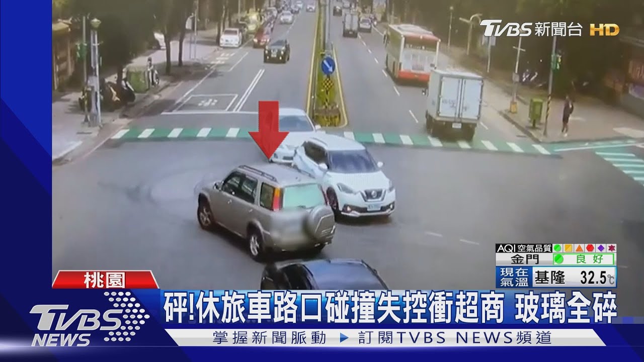 砰!休旅車路口碰撞失控衝超商 玻璃全碎