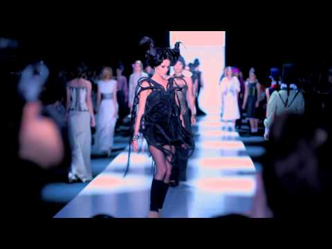 Павел Кашин - клип Арена. Mercedes-Benz Fashion Week Russia 2014. Автор песни Павел Кашин